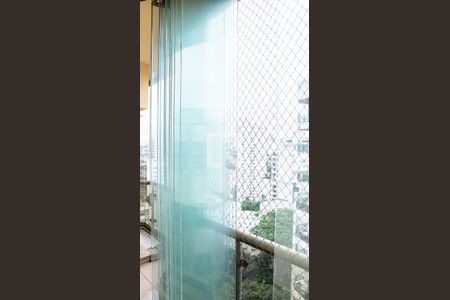 Apartamento para alugar com 270m², 4 quartos e 3 vagas Apartamento para alugar com 270m², 4 quartos e 3 vagasVaranda