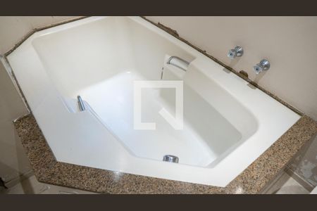 Apartamento para alugar com 270m², 4 quartos e 3 vagas Apartamento para alugar com 270m², 4 quartos e 3 vagasBanheiro da Suíte 1