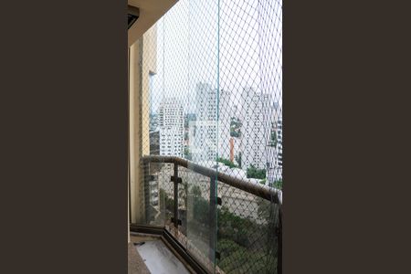 Apartamento para alugar com 270m², 4 quartos e 3 vagas Apartamento para alugar com 270m², 4 quartos e 3 vagasVaranda