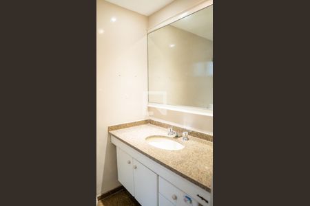 Apartamento para alugar com 270m², 4 quartos e 3 vagas Apartamento para alugar com 270m², 4 quartos e 3 vagasBanheiro 1