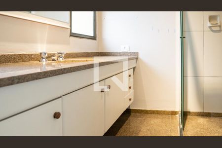 Apartamento para alugar com 270m², 4 quartos e 3 vagas Apartamento para alugar com 270m², 4 quartos e 3 vagasBanheiro da Suíte 2