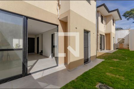 Casa de condomínio à venda com 120m², 4 quartos e 2 vagasQuintal