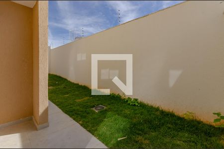 Casa de condomínio à venda com 120m², 4 quartos e 2 vagasQuintal