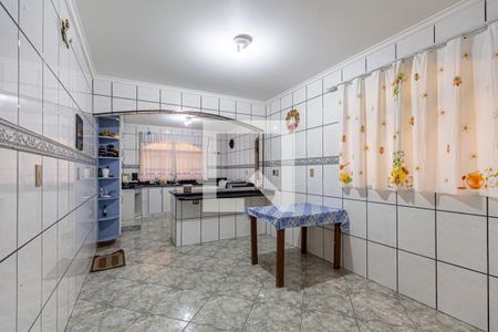 Casa à venda com 240m², 4 quartos e 2 vagas Casa à venda com 240m², 4 quartos e 2 vagasCozinha
