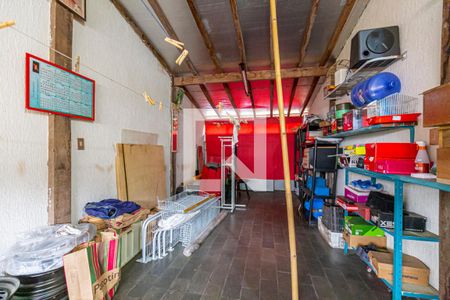 Casa à venda com 240m², 4 quartos e 2 vagas Casa à venda com 240m², 4 quartos e 2 vagasSótão