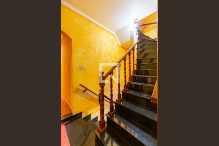 Escada Dormitórios de casa para alugar com 4 quartos, 240m² em Vila Progresso, Santo André