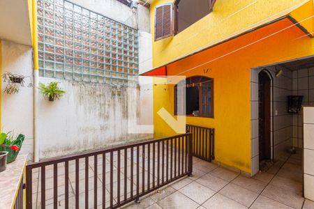 Casa à venda com 240m², 4 quartos e 2 vagas Casa à venda com 240m², 4 quartos e 2 vagasQuintal Fundos