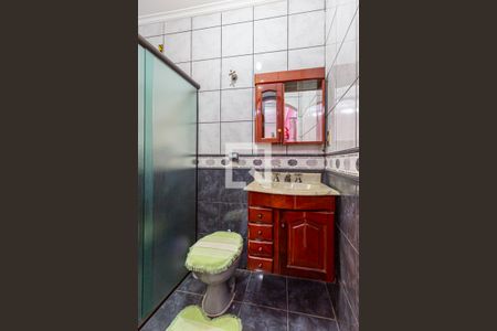 Casa à venda com 240m², 4 quartos e 2 vagas Casa à venda com 240m², 4 quartos e 2 vagasBanheiro da Suite 2