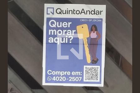 Casa à venda com 240m², 4 quartos e 2 vagas Casa à venda com 240m², 4 quartos e 2 vagasPlaquinha instalada no portão do imóvel