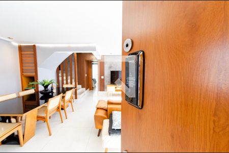 Apartamento para alugar com 130m², 2 quartos e 3 vagasEntrada