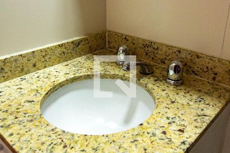 Apartamento à venda com 70m², 2 quartos e 1 vaga Apartamento à venda com 70m², 2 quartos e 1 vagaBanheiro Social