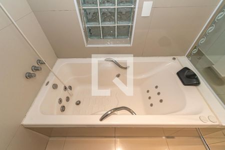 Casa à venda com 235m², 2 quartos e 2 vagasBanheira Banheiro da Suíte