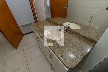 Casa à venda com 235m², 2 quartos e 2 vagasDetalhe Banheiro Corredor