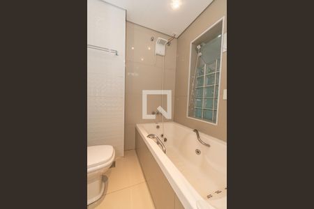 Casa à venda com 235m², 2 quartos e 2 vagasBanheiro da Suíte