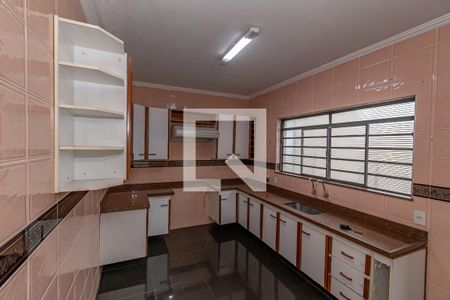 Casa à venda com 235m², 2 quartos e 2 vagasCozinha 