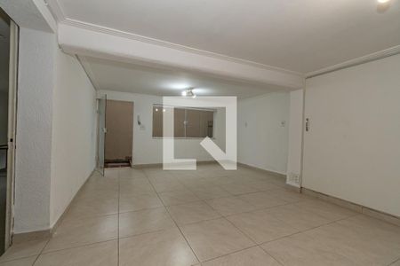 Casa à venda com 235m², 2 quartos e 2 vagasSala de TV