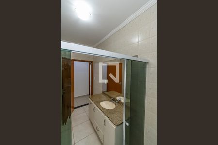 Casa à venda com 235m², 2 quartos e 2 vagasBanheiro Corredor