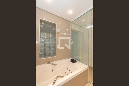 Casa à venda com 235m², 2 quartos e 2 vagasBanheiro da Suíte