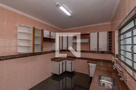 Casa à venda com 235m², 2 quartos e 2 vagasCozinha 