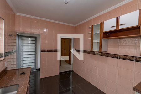 Casa à venda com 235m², 2 quartos e 2 vagasCozinha 
