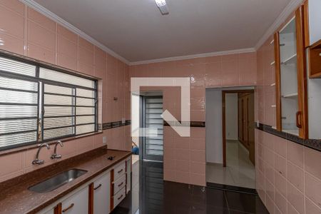 Casa à venda com 235m², 2 quartos e 2 vagasCozinha 