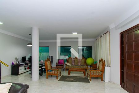 Sala de Estar de casa à venda com 3 quartos, 315m² em Jardim Record, São Paulo