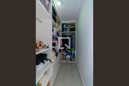 Casa para alugar com 315m², 3 quartos e 6 vagas Casa para alugar com 315m², 3 quartos e 6 vagasCloset da Suíte 3