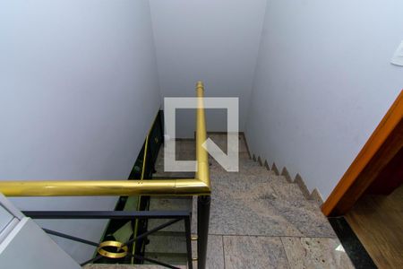 Casa para alugar com 315m², 3 quartos e 6 vagas Casa para alugar com 315m², 3 quartos e 6 vagasEscada