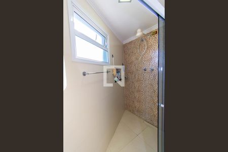 Casa para alugar com 315m², 3 quartos e 6 vagas Casa para alugar com 315m², 3 quartos e 6 vagasBanheiro da Suíte 1