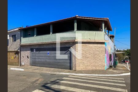 Casa para alugar com 315m², 3 quartos e 6 vagas Casa para alugar com 315m², 3 quartos e 6 vagasFachada