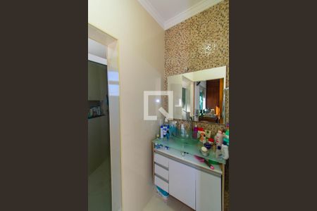 Casa para alugar com 315m², 3 quartos e 6 vagas Casa para alugar com 315m², 3 quartos e 6 vagasBanheiro da Suíte 1