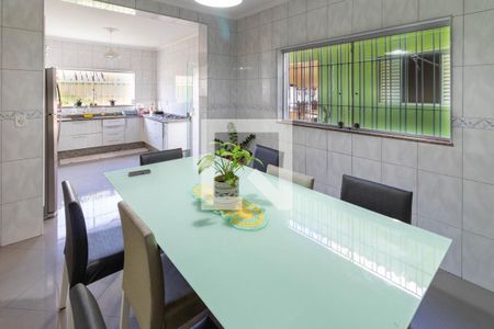 Casa à venda com 140m², 3 quartos e 4 vagas Casa à venda com 140m², 3 quartos e 4 vagasCozinha