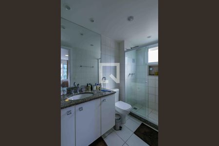 Apartamento à venda com 205m², 3 quartos e 3 vagas Apartamento à venda com 205m², 3 quartos e 3 vagasBanheiro Suíte