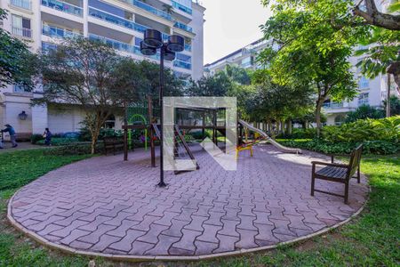 Apartamento à venda com 205m², 3 quartos e 3 vagas Apartamento à venda com 205m², 3 quartos e 3 vagasÁrea Comum Playground