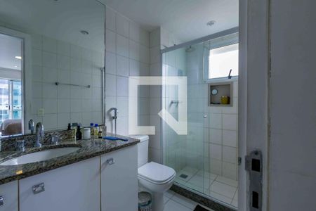 Apartamento à venda com 205m², 3 quartos e 3 vagas Apartamento à venda com 205m², 3 quartos e 3 vagasBanheiro Suíte