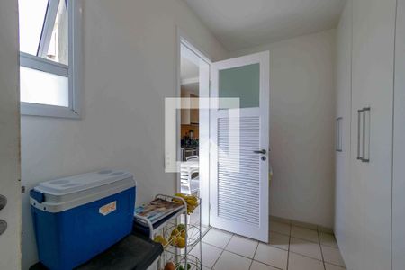 Apartamento à venda com 205m², 3 quartos e 3 vagas Apartamento à venda com 205m², 3 quartos e 3 vagasQuarto de Serviço