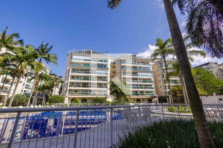 Apartamento à venda com 205m², 3 quartos e 3 vagas Apartamento à venda com 205m², 3 quartos e 3 vagasFachada