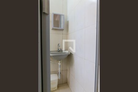 Banheiro de kitnet/studio para alugar com 1 quarto, 17m² em Parque das Nações, Santo André
