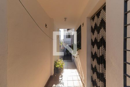Casa à venda com 170m², 3 quartos e 2 vagasCorredor Lateral