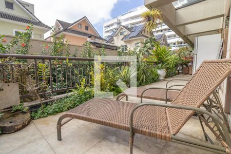 Apartamento à venda com 164m², 4 quartos e 2 vagasVaranda