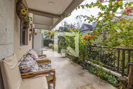 Apartamento à venda com 164m², 4 quartos e 2 vagasVaranda