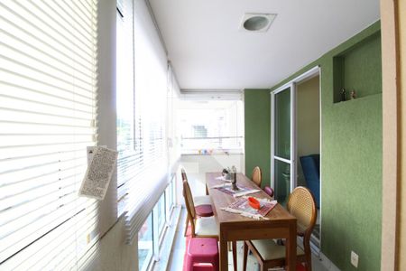 Apartamento para alugar com 75m², 2 quartos e 2 vagasVaranda