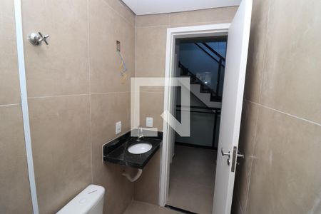 Casa de condomínio à venda com 119m², 3 quartos e 2 vagasBanheiro 2