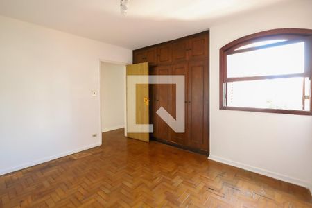 Casa para alugar com 250m², 3 quartos e 3 vagas Casa para alugar com 250m², 3 quartos e 3 vagasQuarto 2