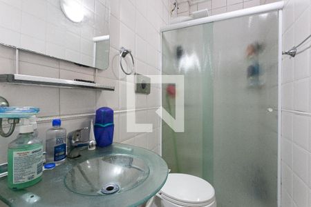 Casa de condomínio à venda com 134m², 3 quartos e 2 vagasBanheiro Social