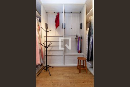 Casa de condomínio à venda com 550m², 4 quartos e 7 vagasSuíte 1 - Closet