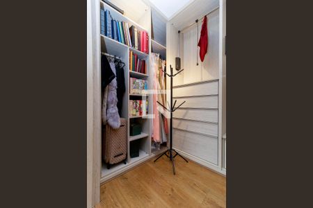 Casa de condomínio à venda com 550m², 4 quartos e 7 vagasSuíte 1 - Closet