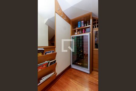 Casa de condomínio à venda com 550m², 4 quartos e 7 vagasAdega