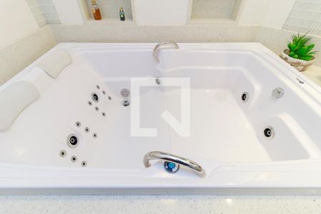 Casa de condomínio à venda com 550m², 4 quartos e 7 vagasSuíte 4 - Banheiro