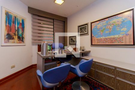 Casa de condomínio à venda com 550m², 4 quartos e 7 vagasEscritório 